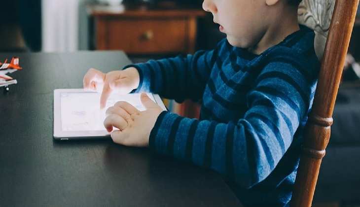 10 प्रतिशत बच्चे स्मार्टफोन का पढ़ाई के लिए करते है इस्तेमाल जबकि 59% करते है चैटिंग: स्टडी रिपोर्ट
