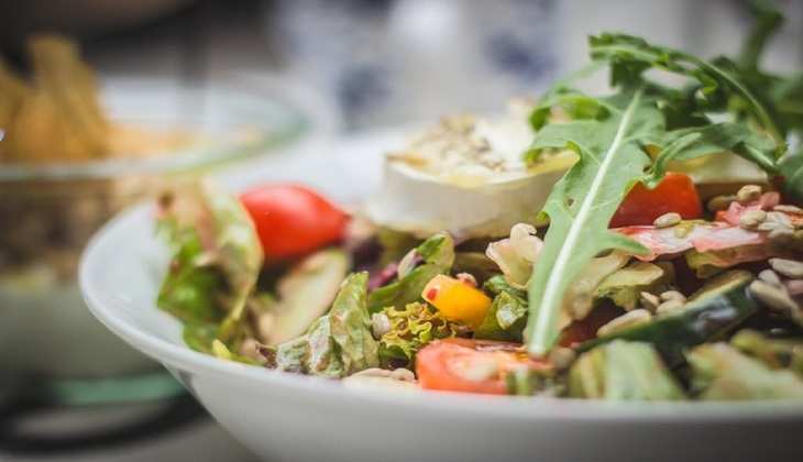 Correct way To Eat Salad: सलाद खाने का सही तरीका पता है आपको?