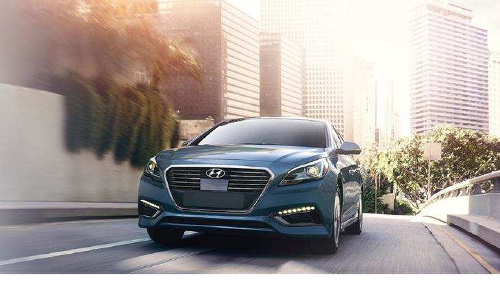 Hyundai Sonata: जबरदस्त इंजन के साथ मिलेंगे एडवांस्ड फीचर्स, लुक देखते ही खरीदने के लिए दौड़ पड़ेंगे आप