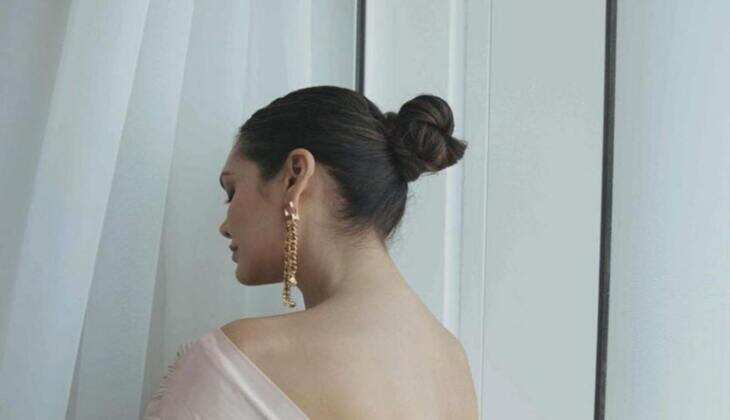 Esha Gupta को इस हॉट बैकलेस ड्रेस में देख फैंस हो गए मदहोश, Photo देख पब्लिक बोली- &lsquo;अब मार ही डालोगी क्या&rsquo;