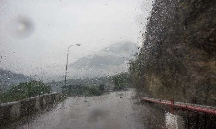 Weather News: उत्तराखंड और हिमाचल के पहाड़ी जनपदों में सक्रिय हुआ मॉनसून, भारी बारिश का येलो अलर्ट जारी