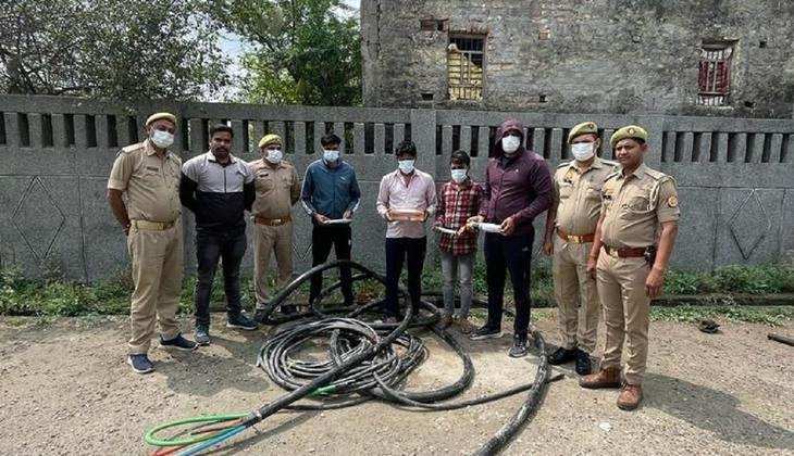 Noida: तांबे का तार चोरी करने वाले चार लोग गिरफ्तार, कार और कैश हुआ बरामद