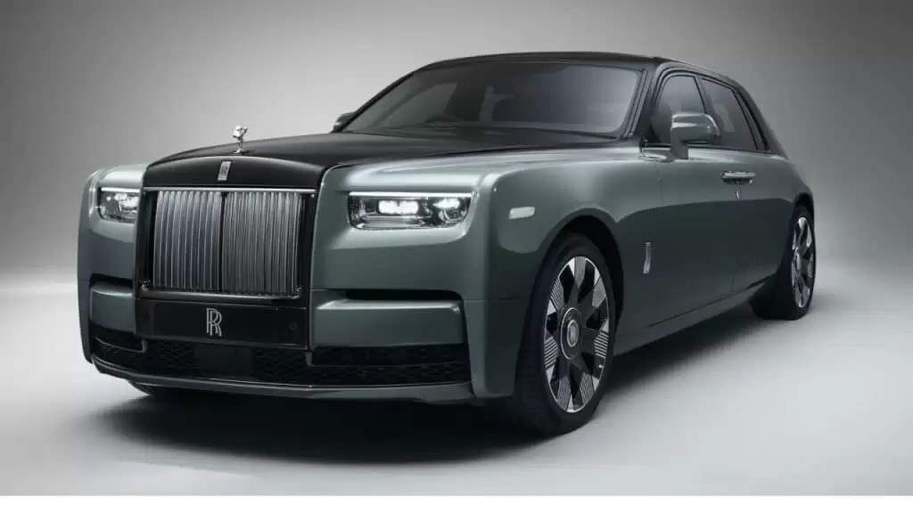Rolls Royce Car: कंपनी की ये लग्जरी कार रंग बदलने में है माहिर, जानें कीमत