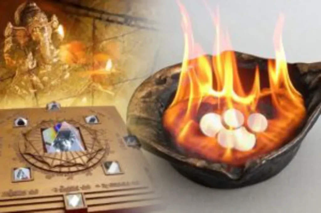 Kapur ke fayde: पूजा-पाठ के दौरान क्यों जलाया जाता है कपूर? वजह जानकर रह जाएंगे हैरान