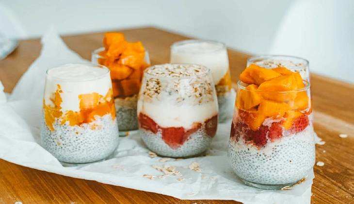 Mango Yogurt Parfait : आम की बनानी है नई डिश तो मेहमानों को बनाकर खिलाएं ये रेसिपी