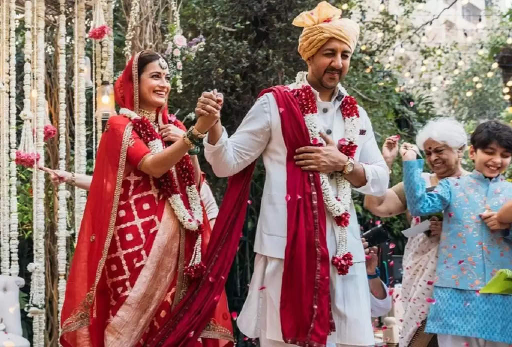 Dia Mirza ने शेयर की शादी की तस्वीरे, पति Vaibhav संग सात फेरे लेते आईं नज़र