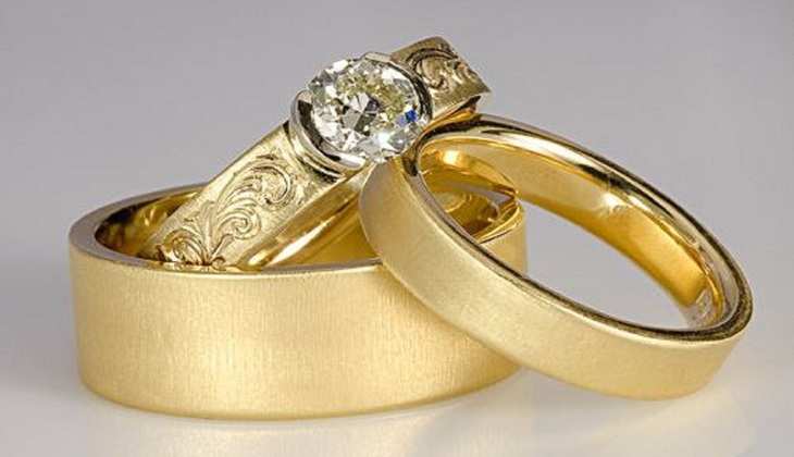 Love Ring Designs: पार्टनर का एक बार में ही दिल जीत लेगी ये गोल्ड की यूनिक रिंग डिजाइन, देती है स्टाइलिश लुक