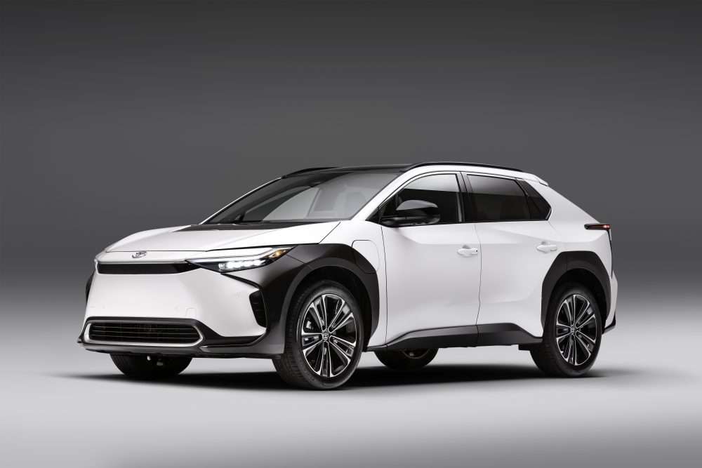 Toyota की ये इलेक्ट्रिक कार जल्द मार्केट में लेगी एंट्री, शानदार फीचर्स के साथ धांसू होगा लुक, कीमत जानकर आप भी रह जाएंगे हैरान