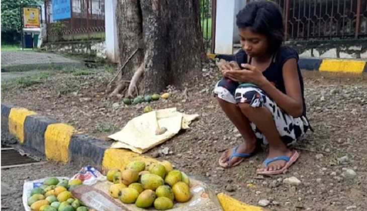 जमशेदपुर की बच्ची ने सवा लाख में बेचे 12 आम, पढ़ाई के लिए व्यापारी ने की मदद