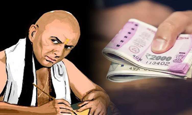 Chanakya Niti: इस तरह से कमाया हुआ धन कभी नहीं आता है काम, हो जाता है जीवन का विनाश