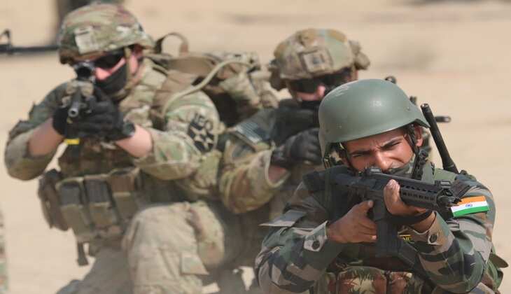 Jammu & kashmir: आतंकी ने भरे बाजार में दो पुलिसकर्मियों पर बरसाईं गोलियां, वीडियो वायरल