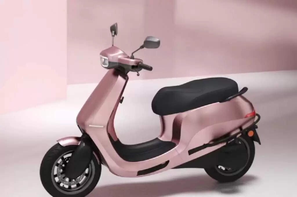 Ola के इस स्कूटर की बुकिंग शुरु होते ही एक दिन में इतनी यूनिट्स की हो गई बुकिंग, बेहतरीन फीचर्स के साथ अब इतनी रखी है कीमत