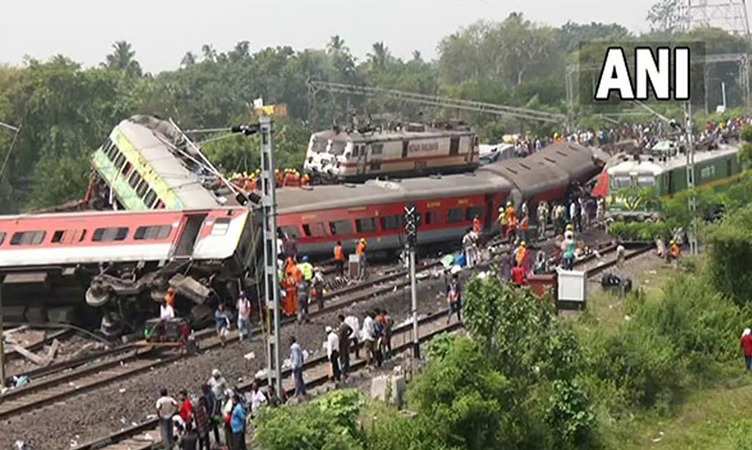 Odisha Train Accident: ओडिशा ट्रेन हादसे की जांच शुरू, CBI ने किया घटनास्थल का दौरा