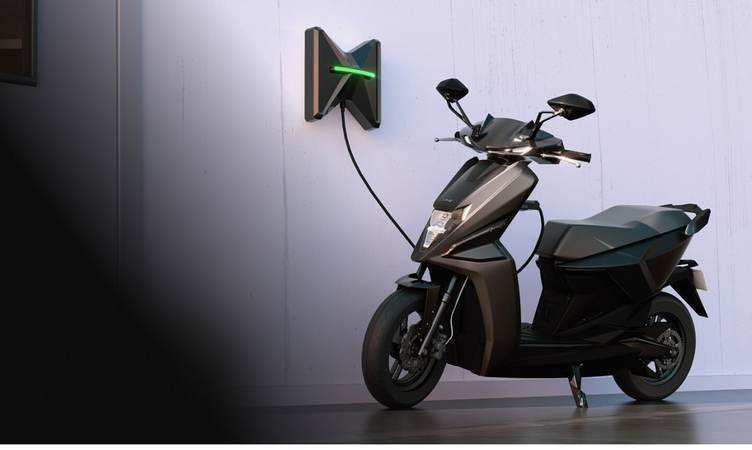 Electric Scooter: 300 किमी रेंज वाला इलेक्ट्रिक स्कूटर जल्द देगा मार्केट में दस्तक, जबरदस्त पॉवरट्रेन के साथ बेहतरीन होंगे फीचर्स