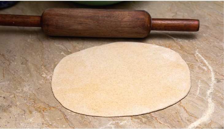 Rumali Roti Recipe: आसानी से बनाएं होटल जैसी रुमाली रोटी, बच्चों से लेकर बुजुर्गों तक खाने का उठाएंगे लुत्फ