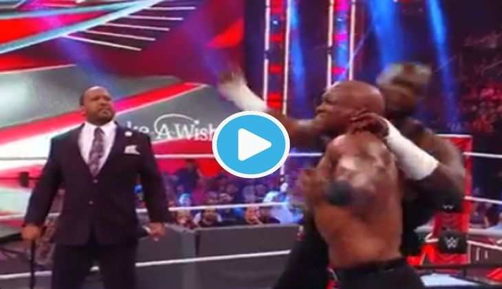 Video WWE: Bobby Lashley का सिर पकड़ ओमोस ने टेबल में दे मार, फिर हुआ कुछ ऐसा जिस देख कांप जाएगी आपकी रूह - देखें वीडियो￼￼