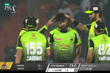 Video: पाकिस्तानी गेंदबाज ने साथी फ़िल्डर को कैच छोड़ने के कारण जड़ा थप्पड़, देखें वीडियो
