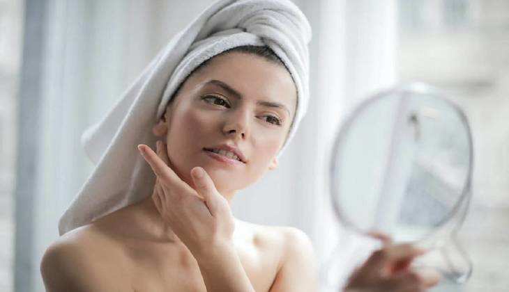Skin Care Tips: अपनाएं ये घरेलू स्क्रब और मिनटों में चेहरा हो जाएगा व्हाइटहेड्स फ्री, देखने वाले देखते रह जाएंगे