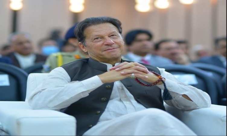 Pakistan Crisis : पीएम पद से हटे इमरान खान, अपने इस भरोसेमंद आदमी को बनाया कार्यवाहक प्रधानमंत्री
