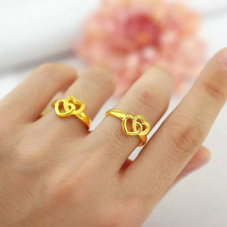 <strong>Gold Ring:</strong> सोने की रिंग की इन नई डिजाइन्स ने मार्केट में मचाई धूम, पहनते ही लगेगा शानदार लुक 