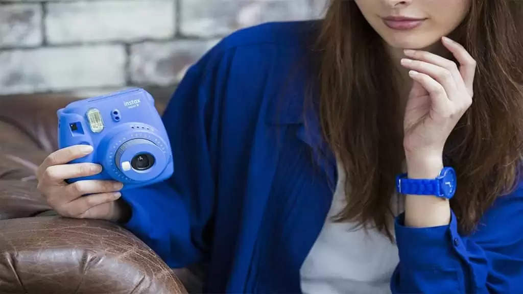 Instant Camera: फोटो पाने के लिए अब नहीं लगेंगे हफ्ते! हाथोंहाथ मिलेगी फोटोग्राफ, जानें खासियत