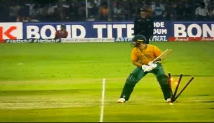 IND vs SA 3rd T20: बल्लेबाज ने पैर से उखाड़ दिए स्टंप्स फिर भी नही हुआ आउट,देखें वीडियो