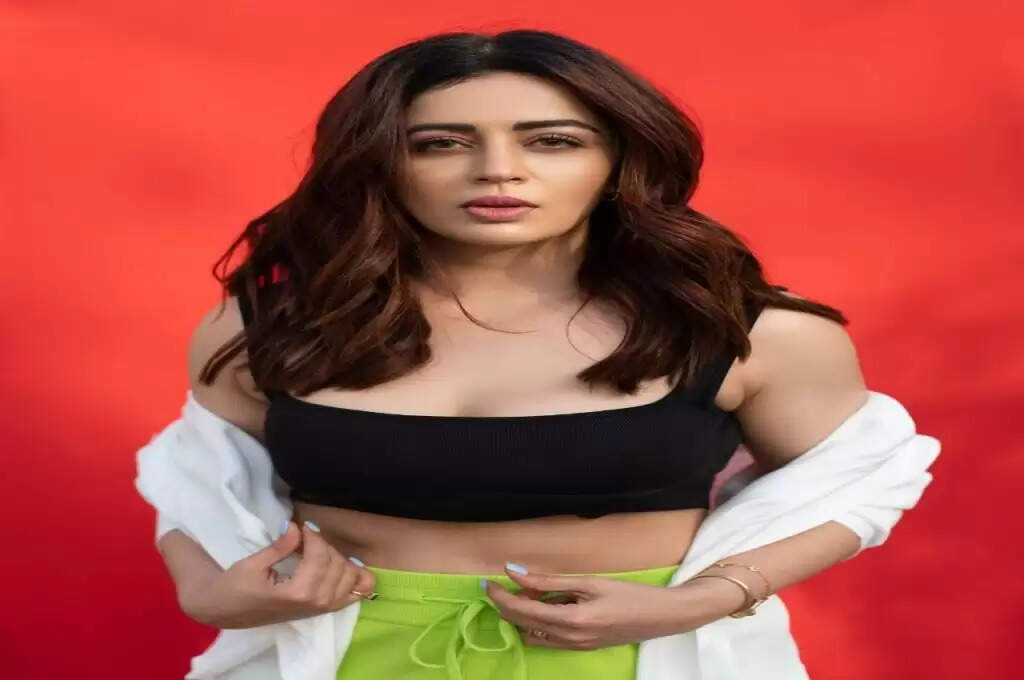 भाभी जी घर पर है की 'गोरी मैडम' नेहा पेंडसे को "अनप्रोफेशनल" होने के कारण निकला गया शो से ? जानिये अंदर की बात