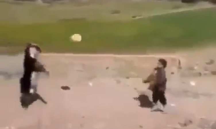 VIDEO: पाकिस्तानी खिलाड़ी ऐसे अपील कर रहे थे जैसे कोई 10 साल का स्कूल का बच्चा अपील कर रहा हो, देखिए वीडियो