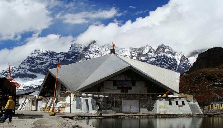 श्रद्धालुओं के लिए इस वर्ष 10 मई से खोले जाएंगे विश्व प्रसिद्ध हेमकुंड साहिब के कपाट