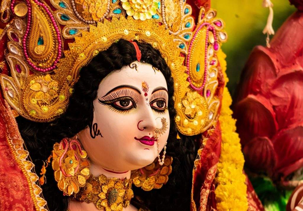 Shardiya Navratri 2022: नवरात्रि के नौ दिनों तक देवियों को प्रसन्न करने के लिए रोजाना करें बस ये एक काम, हो जाएगा बेड़ा पार