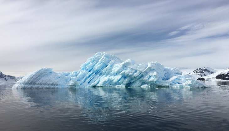अंटार्कटिका का सबसे बड़ा आइसबर्ग टूटकर हुआ अलग, दुनिया के लिए खतरे की घंटी!