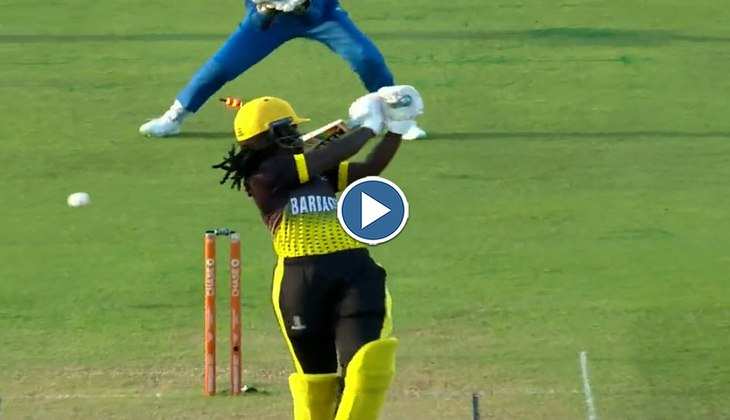 Cricket Viral Video: आग उगलती इनस्विंग से गेंदबाज ने हवा में उड़ाए स्टंप, देखें बल्लेबाजों की बत्ती जलाता ये वीडियो