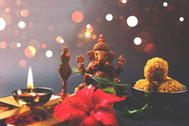 Ganesh Chaturthi Mehndi Design: बप्पा के जन्मदिन पर लगाएं मेहंदी के ये डिजाइन, हाथों के साथ बढ़ जाएगी त्योहार की रौनक