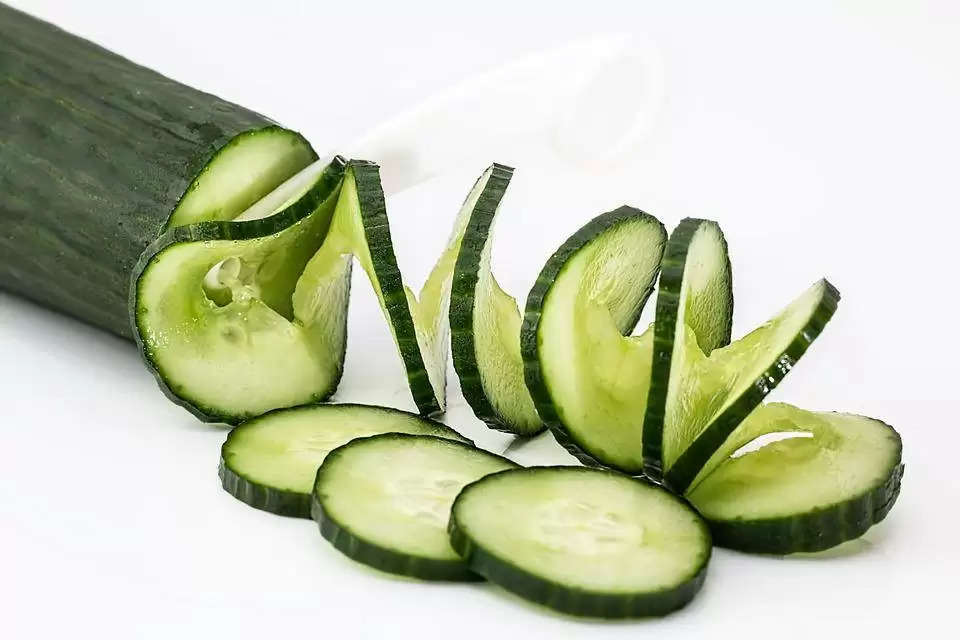 Cucumber Side Effect: अगर रोज खाते हैं खीरा तो रूक जाइये...क्योंकि आपकी सेहत को हो रहे हैं ये बड़े नुकसान