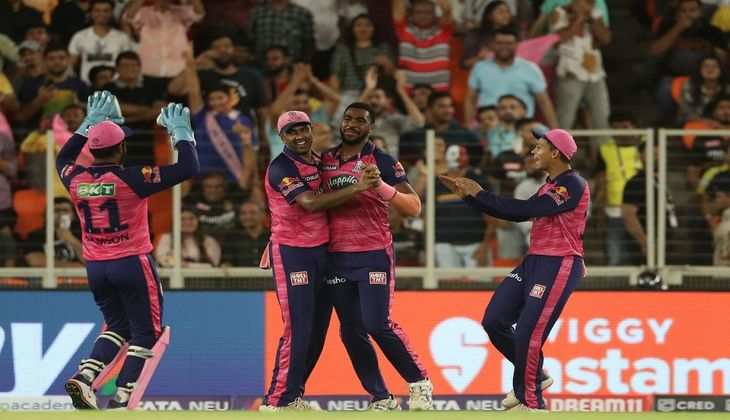 TATA IPL 2022: राजस्थान ने बैंगलोर को 158 रनों पर रोका, प्रसिध्द कृष्णा और ओबेद मैककॉय ने झटके 3-3 विकेट