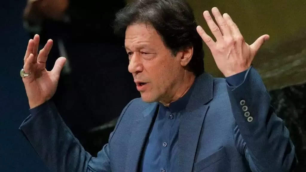 Imran Khan Arrest Warrant: तोशा खाना केस में गिरफ्तारी के डर से भाग रहे इमरान खान! जानें क्या है मामला