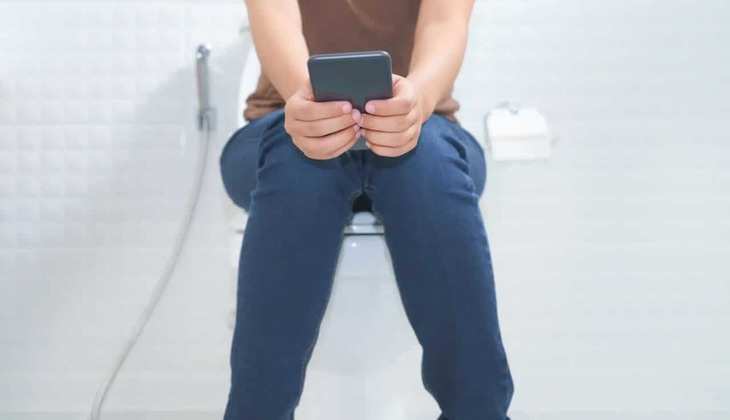 आपका Smartphone होता है टॉयलेट सीट से भी ज्यादा गंदा!  साफ करने के लिए अपनाएं ये आसान टिप्स