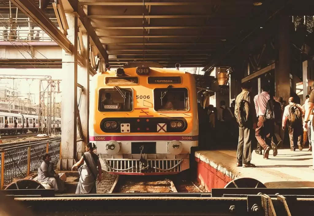 Indian Railways: रात में सफर करने वाले यात्रियों के लिए रेलवे ने किया इस खास सुविधा का ऐलान,अब दिन की बजाय रात को सफर करने में आएगा मजा
