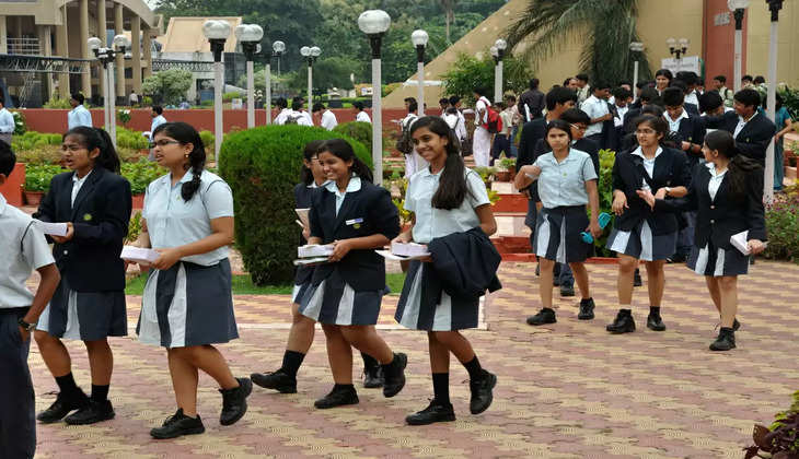 School Closed: प्रदूषण के कारण दिल्ली में कल से एक हफ्ते तक स्कूल रहेंगे बंद, ऑनलाइन चलेंगी क्लासेस