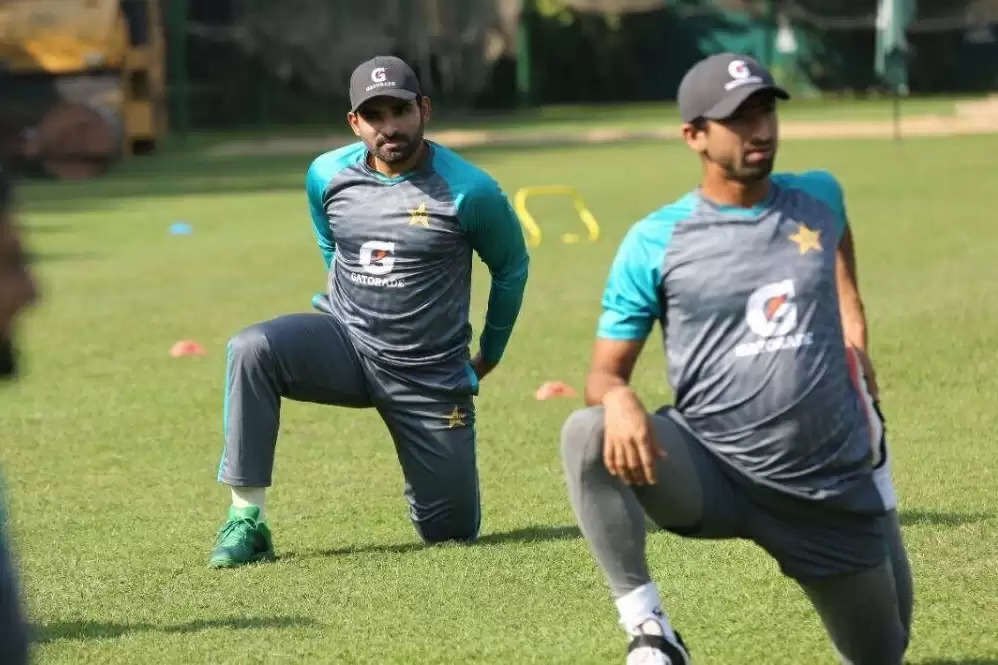 बांग्लादेश के मैदान पर पाकिस्तानी खिलाड़ियों ने लगाया अपने देश का झंडा, पाक टीम के प्रबंधन बोले कोई नई बात नहीं
