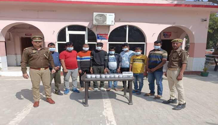 Greater Noida: बिसरख पुलिस ने दबोचे आठ जुआरी, 84,150 रुपए और एक ताश की गड्डी बरामद