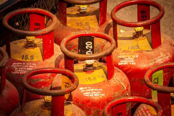 LPG Cylinder: जल्द करें बुकिंग! आने वाले दिनों में इतने रुपये तक बढ़ जाएंगे “गैस सिलेंडर” के दाम