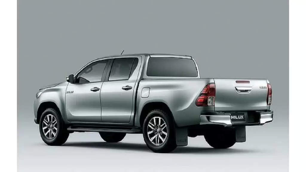 Toyota Hilux के आगे Fortuner भी हो जाती है फेल, ऑफरोडिंग के लिए है बेस्ट, जानें कीमत