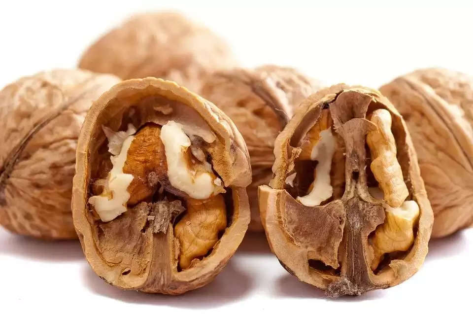 Walnuts Benefits: रोजाना इस तरह खाएं अखरोट, पुरुषों की सेहत के लिए होता है बहुत आवश्यक