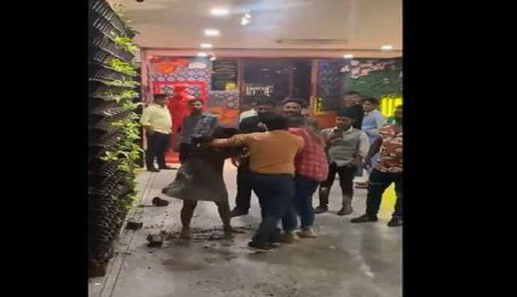 CAFE VIDEO VIRAL: पार्टी के बाद लड़की ने किया लड़के के साथ कुछ ऐसा कि लोग रह गए दंग