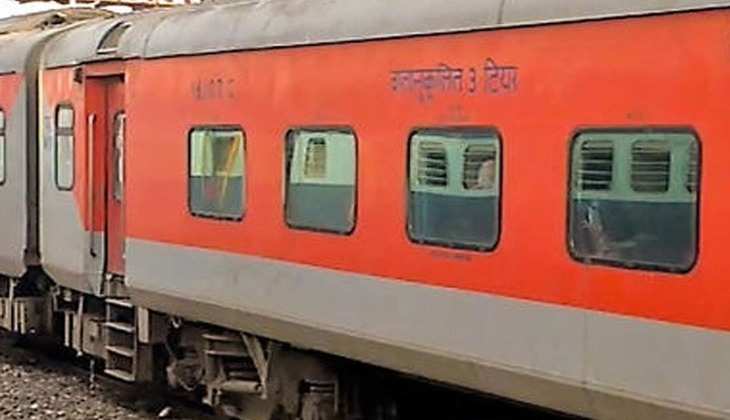Indian Railways: ट्रेन के डिब्बे पर क्यों लिखा होता है 1A, 2A, 2S, 3A और CC? जानें इसका असली मतलब