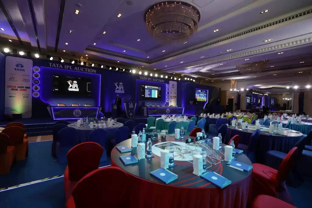 IPL Auction 2022: इस बार के ऑक्शन में इन 3 खिलाड़ियों को नहीं मिले खास भाव! टूट सकती हैं धोनी और रैना की जोड़ी ?