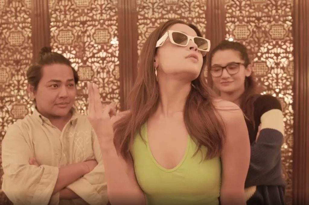 'Kabhi Khushi Kabhie Gham' की Poo बनी Alia Bhatt को Ranveer Singh ने किया रिजेक्ट, देखें मजेदार वायरल वीडियो