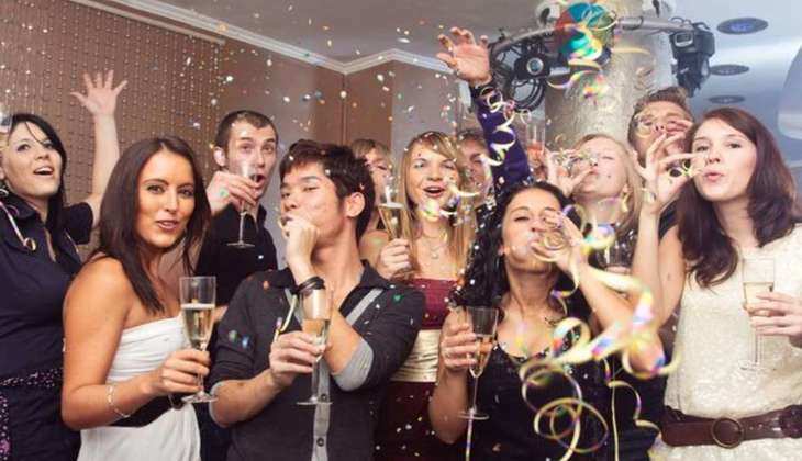 New Year 2023: क्या आप भी घर पर मनाना चाहते हैं न्यू ईयर? इन तरीकों से पार्टी को बनाएं और स्पेशल