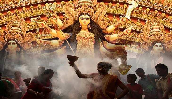 Durga Puja 2022: नवरात्रि के 6वें दिन से शुरू होती है दुर्गा पूजा, जानिए क्यों है बंगाल में इतनी प्रसिद्ध?
